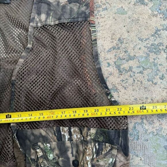 Mossy Oak Camouflage Hunting Lightweight Vest - Picture 2 of 4